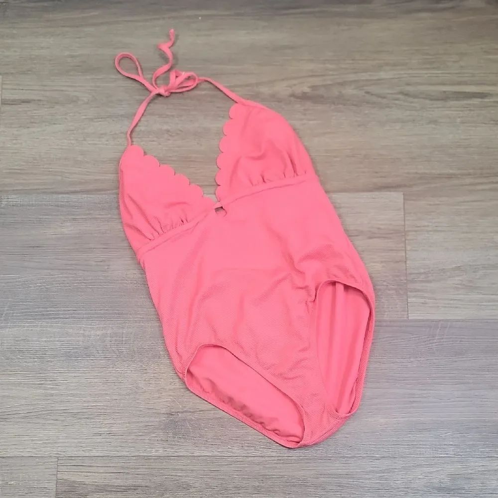 Time and Tru One-piece Salmon Pink ink Scalloped Halter Swimsuit Womens Size L
